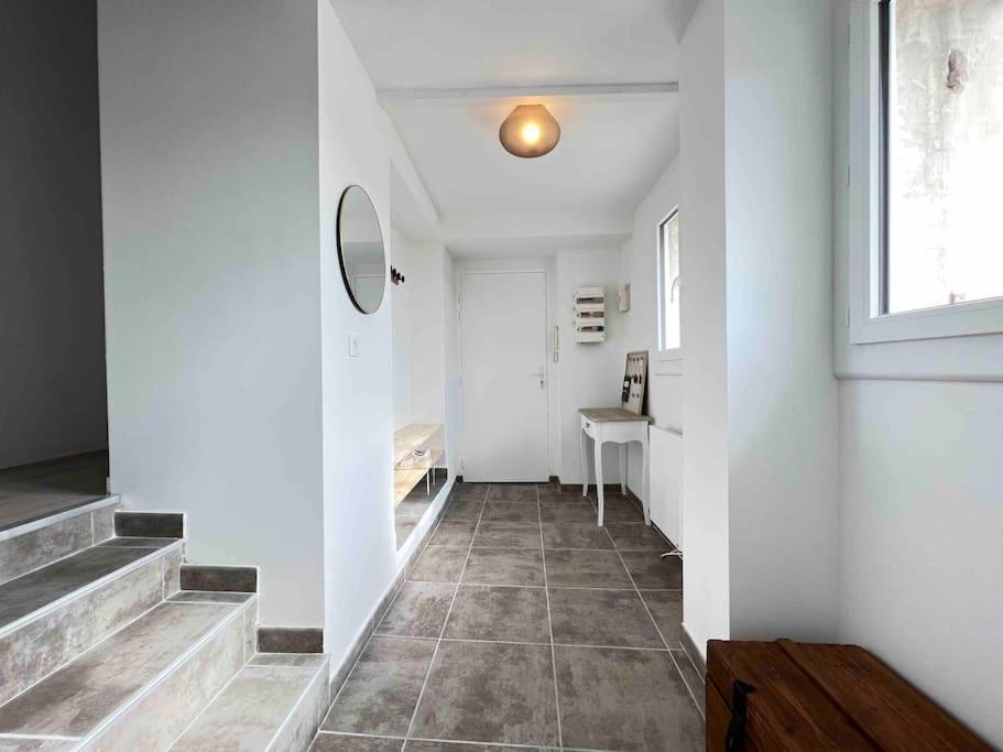 Appartement Avec Terrasse, Climatisation Et Parking Prive ! Le Teil Exterior photo